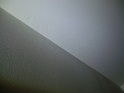 séjour: enduit entre mur et plafond (en lumière rasante) ou infiltrations???