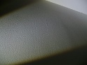 petite chambre: cloison et coulures de peinture (en lumière rasante)