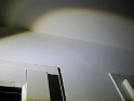 grande chambre: lissage de la cloison/plafond, coulures de peinture dans la jonction mur/plafond (en lumière rasante)